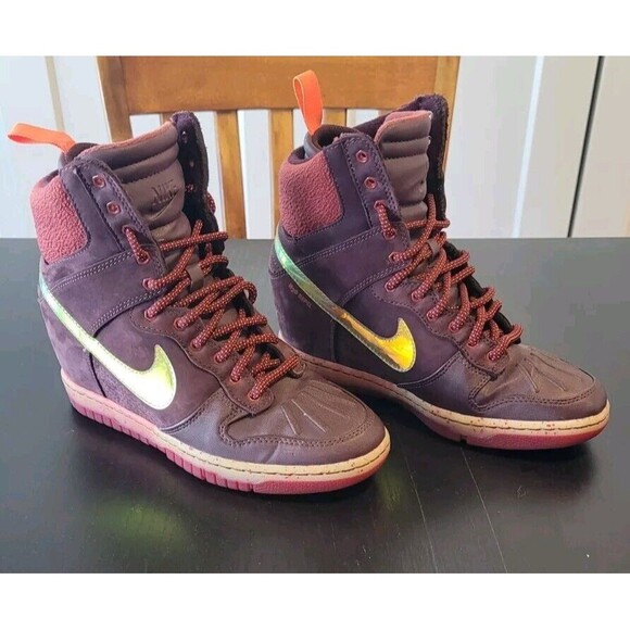Nike Sky Hi Dunk H20 Repel Sneakerboot Wedge Womens 6.5 Burgundy 684954-600 Gold - Picture 1 of 7